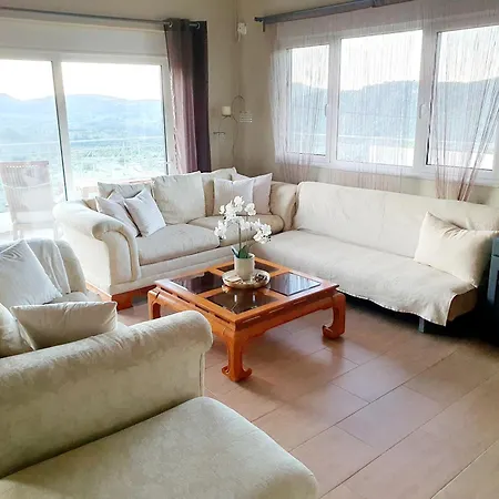 Spacious Retreat * Sotirianika