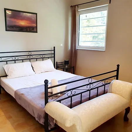 بيت للعطل Spacious Retreat Sotirianika