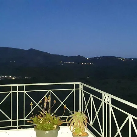 Spacious Retreat Дом отдыха Sotirianika