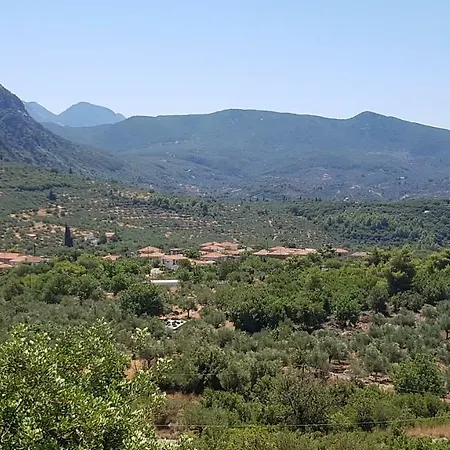 Spacious Retreat بيت للعطل Sotirianika